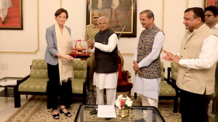 राज्यपाल श्री पटेल से ब्रिटिश उप उच्चायुक्त सुश्री स्कॉट की सौजन्य भेंट